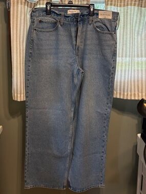 Abercrombie & Fitch Light Blue Women’s Boyfriend Jeans